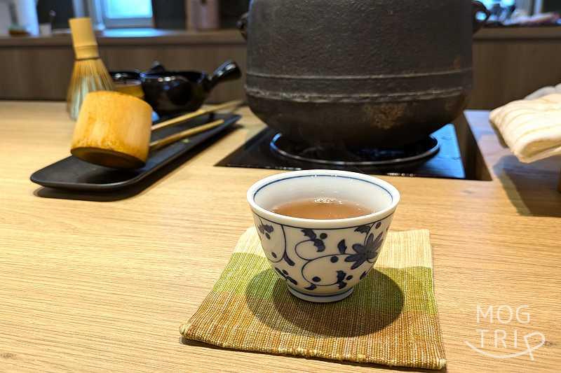 日本茶カフェ茶楽逢の「黒豆茶」