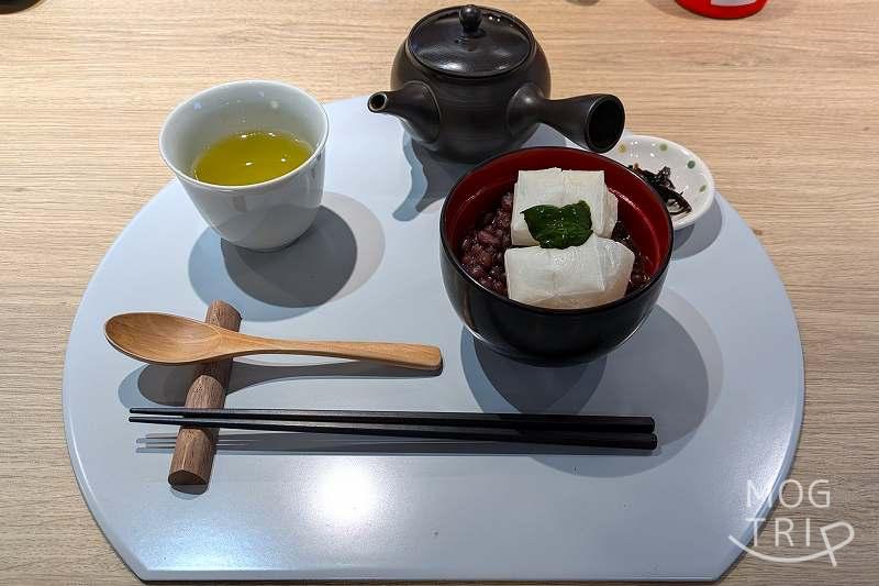 日本茶カフェ茶楽逢の「ぜんざいとお茶セット」