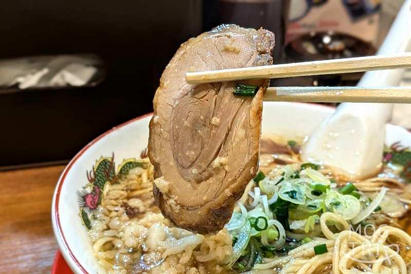 中華そば朱三園の「香味中華そば」のチャーシュー