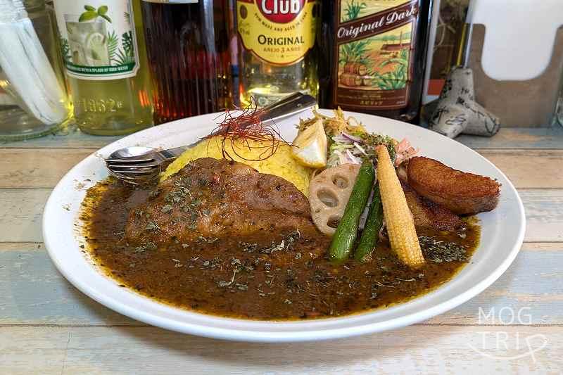 路地裏スパイスカリーてとらぽっとの「辛い豚カレー」