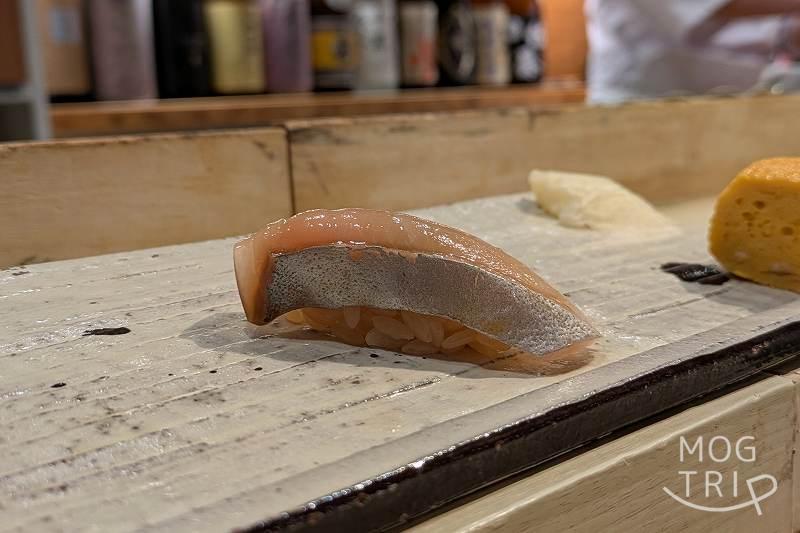 寿司・肴匠くりやの「シマアジ」