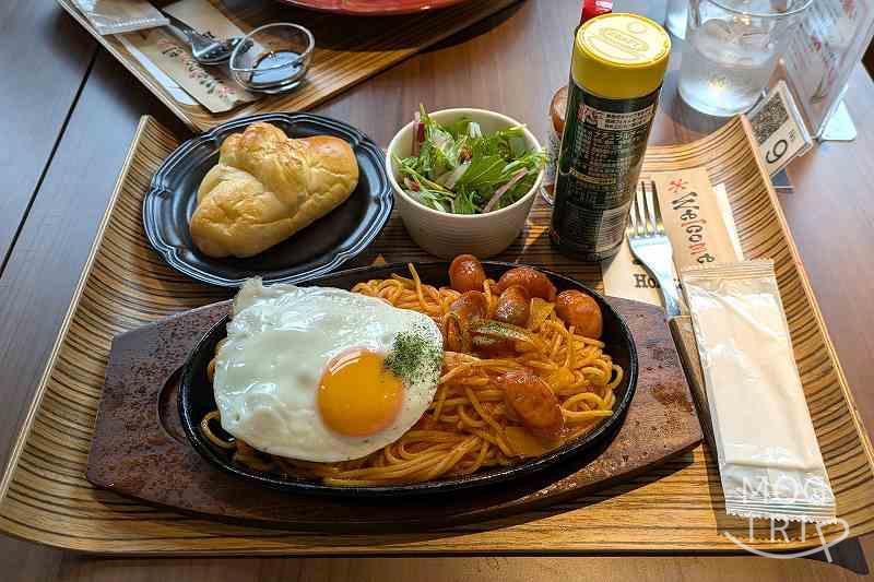 カフェ甚兵衛の「鉄板ナポリタン」
