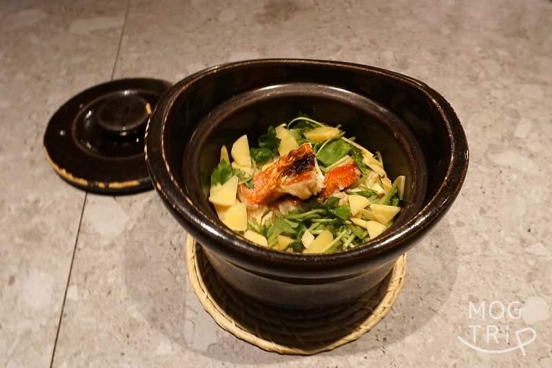 閼伽の「金目鯛と筍の土鍋ご飯」