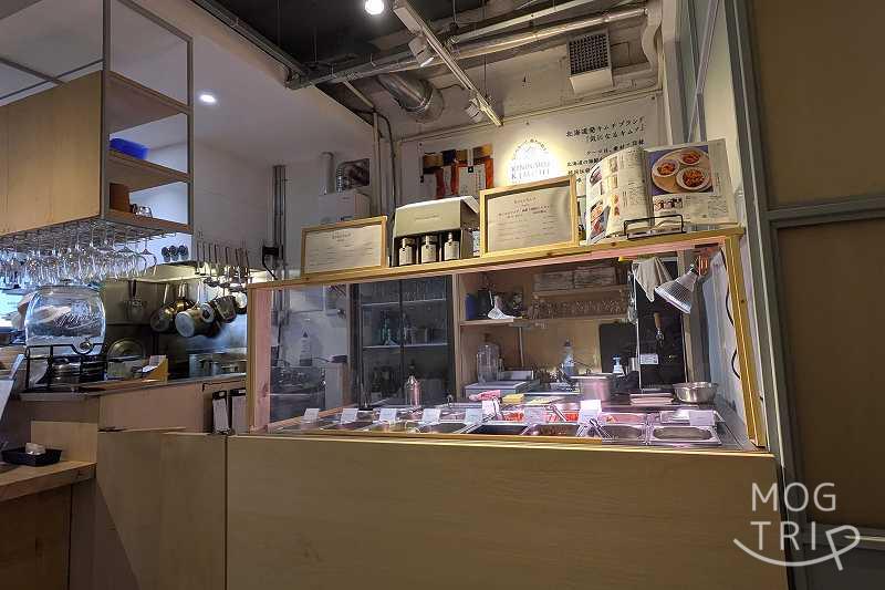 ビビンの盛り付けカウンター