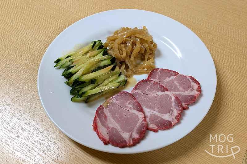 中国東北飯店の「きゅうり・クラゲ・チャーシューの3色冷菜」