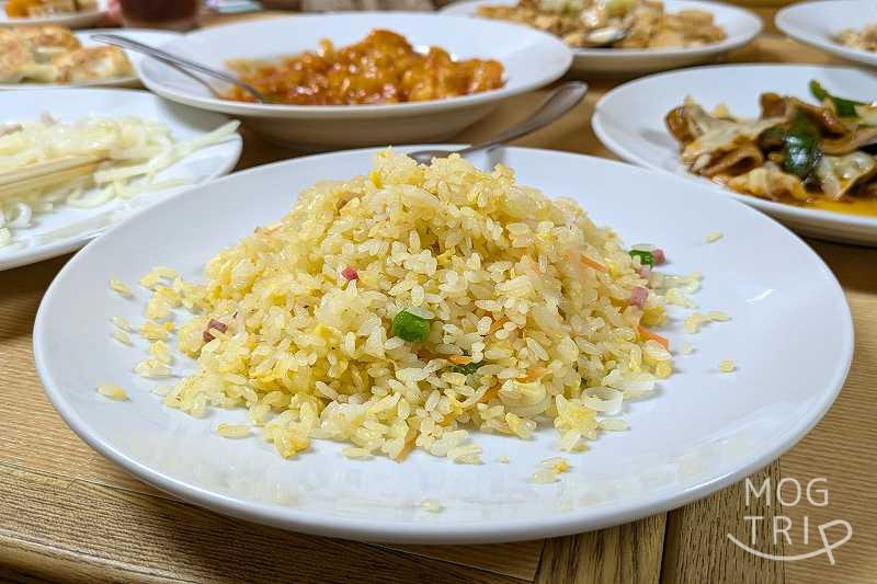 中国東北飯店の「五目チャーハン」