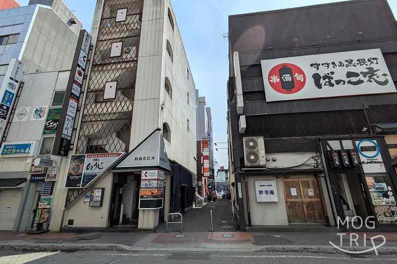 ラーメンルームテンロウがある路地の入口