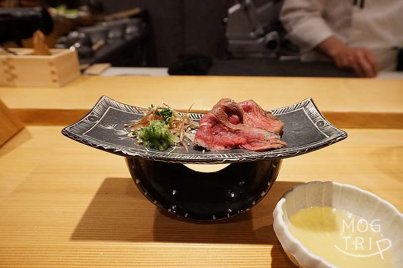 雪花菜の「モモ肉の炭火焼」