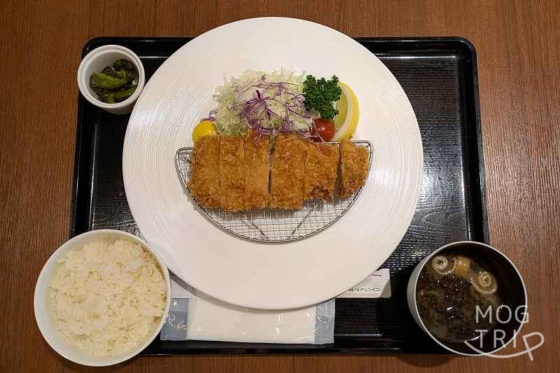 ルスツ羊蹄豚ぶたbyBRIQUEの「ルスツ羊蹄ぶたロースかつ定食」
