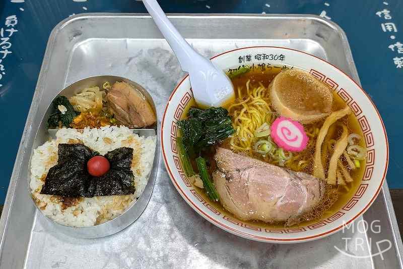 醬油屋本店サンピアザ店の「給食中学生(ラーメン+のり弁当)」