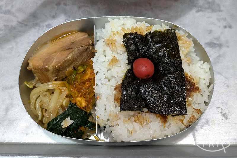 醬油屋本店サンピアザ店の「給食中学生(ラーメン+のり弁当)」