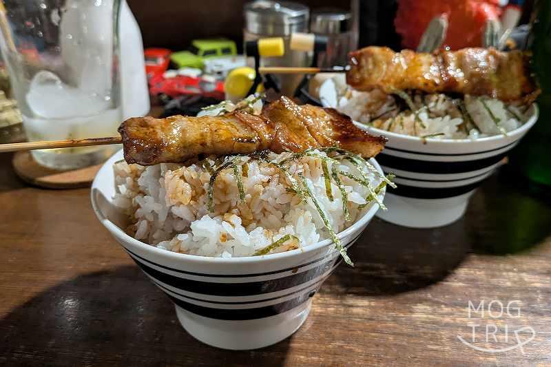 焼き鳥やむやの「豚バラの〝焼き鳥丼〟」