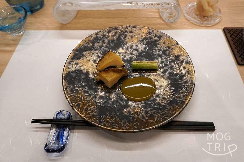 鮨処暁の「蝦夷鮑の煮鮑」