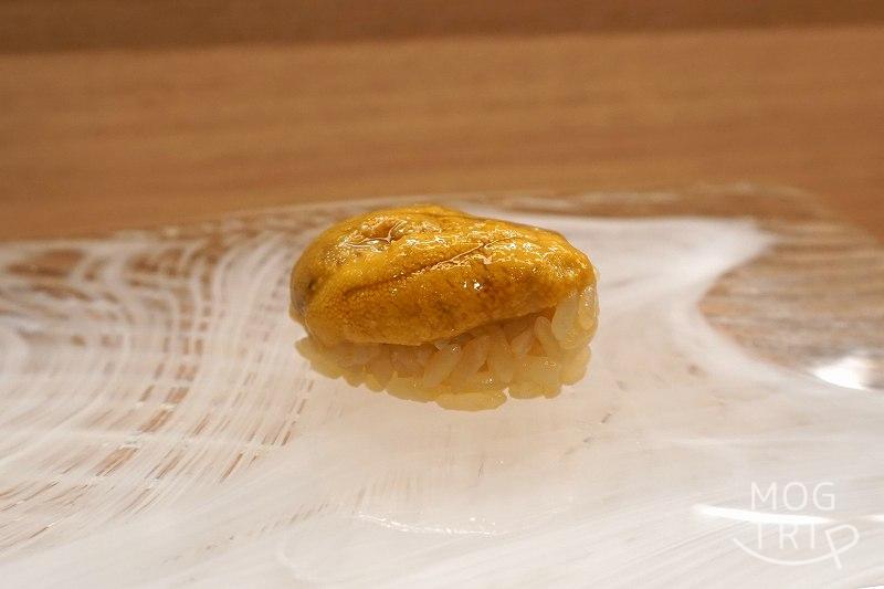 鮨処暁の「ムラサキウニ」