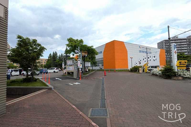 nora(ノラ)の「駐車場入口」