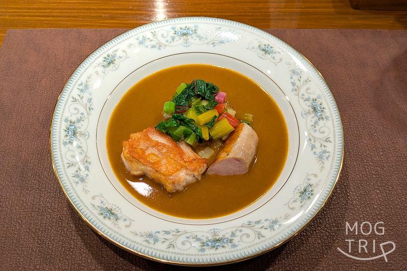 食堂ろらんじゅの「魚介のフレンチカレー(前菜付)」