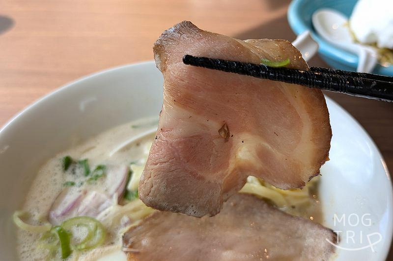 とりたまファームの「ワンタン入 泡鶏白湯」