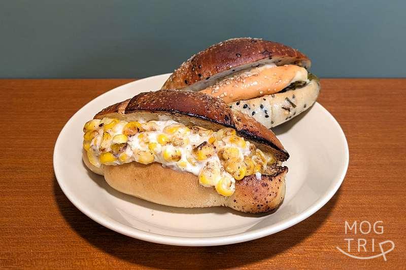 どんぐり本店の「カリじゅわ塩ぱんサンド(野沢菜明太)」「カリじゅわ塩ぱんサンド(炙りコーン)」