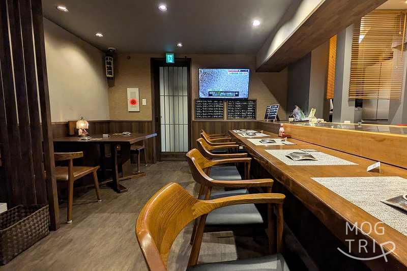 味浪漫の「店内の様子（カウンター席の端から入口側）」