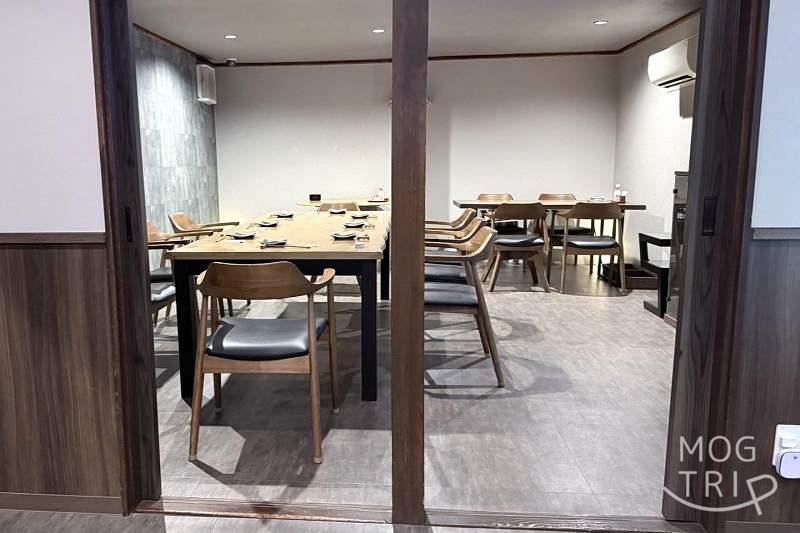 味浪漫の「店内の様子（店内中央からみた奥側）」