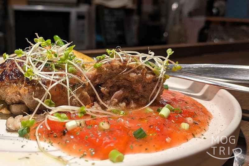 鉄板焼きじゅっての「ラム肉ハンバーグ」