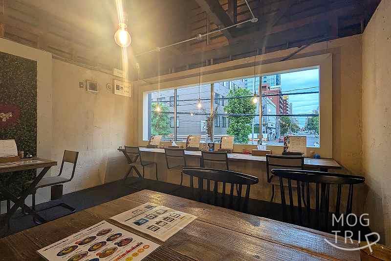 西神カレーまちの中店の「店内の様子」