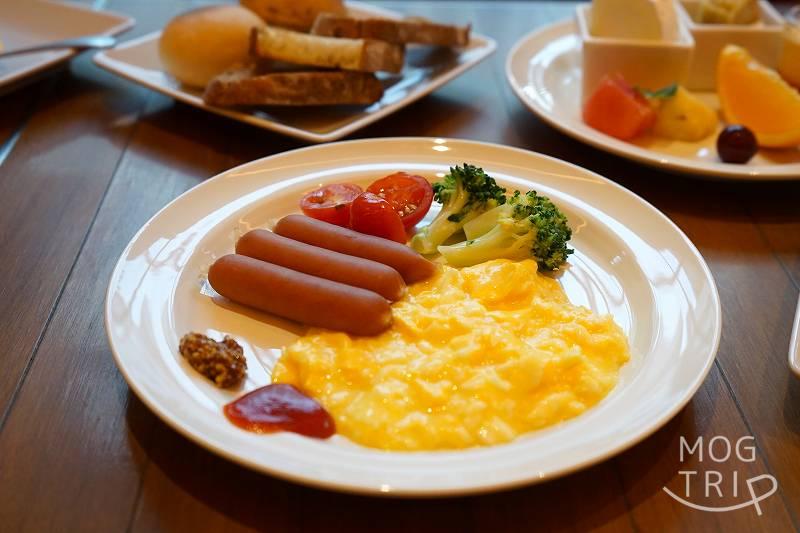 ザノット札幌・レボアの「ウインナー・スクランブルエッグなど」