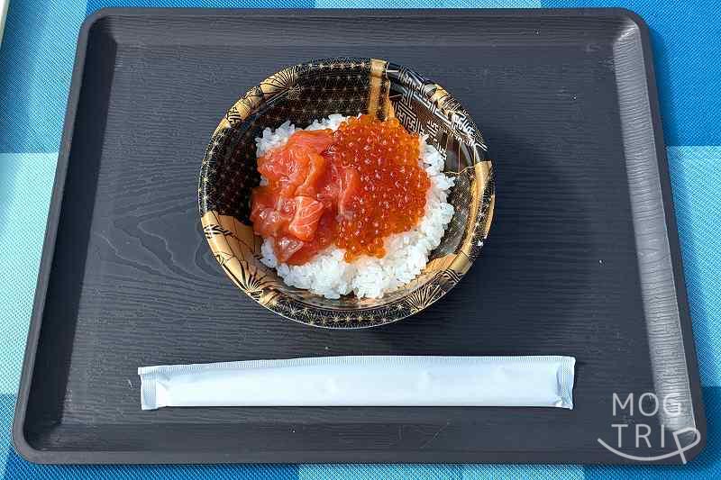 佐藤水産・鮭の里まつり「さけ親子丼」