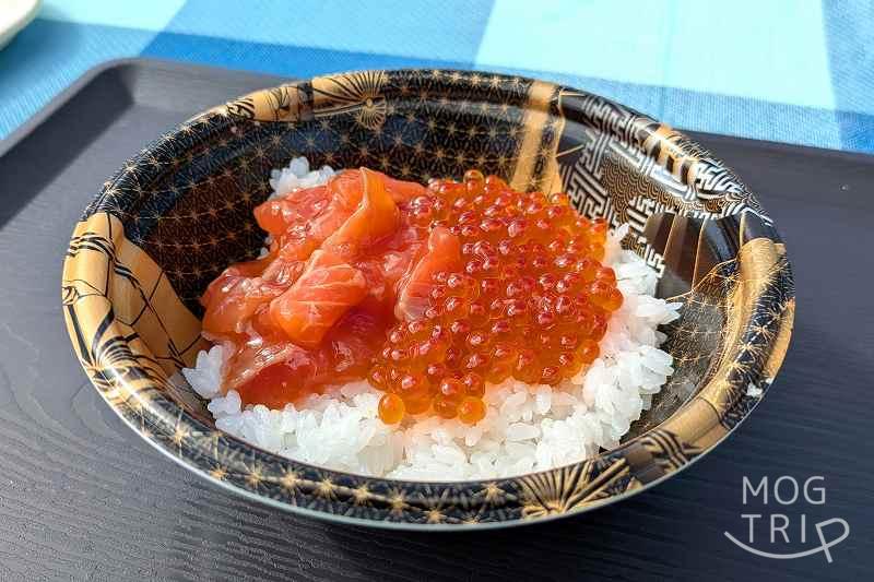 佐藤水産・鮭の里まつり「さけ親子丼」