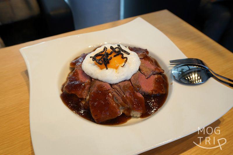 レストランmogの「mogスタイル 北海道産牛ロース丼」