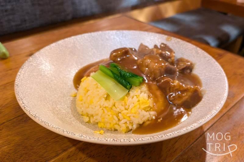 アテニヨルリトルチャイナの「牛バラ煮込みのあんかけ炒飯」
