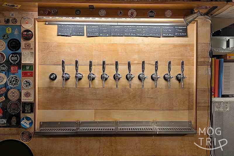 月と太陽ブルーイング本店の「店内の様子（注ぎ口）」