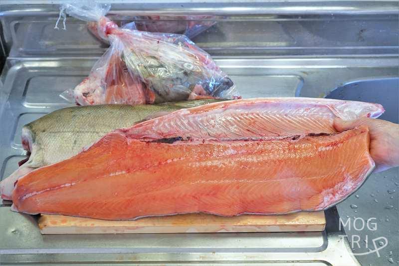 石狩・朝どれ鮭直売所で「捌いてもらった鮭」