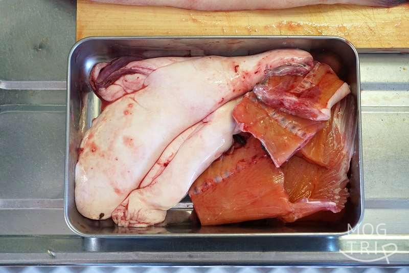 石狩・朝どれ鮭直売所の「鮭のアラと白子」