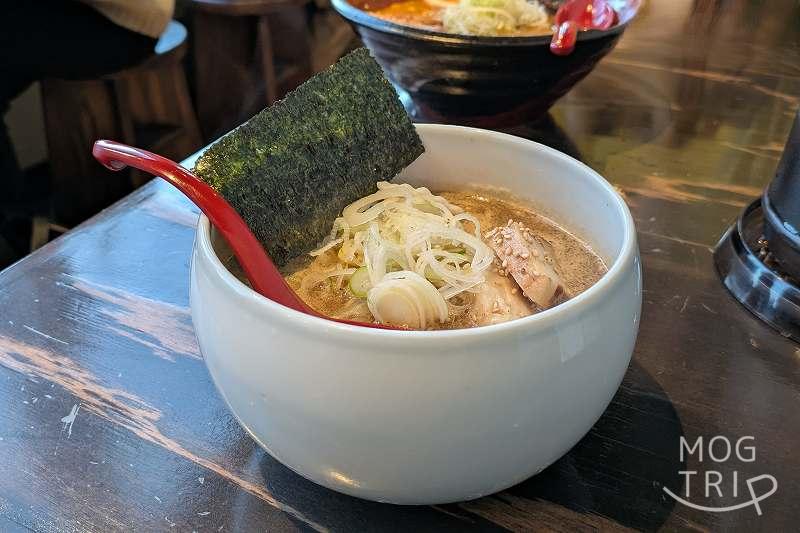 吉山商店ステラプレイス店限定「豚骨白湯しょうゆ」