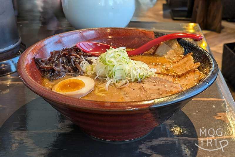 吉山商店ステラプレイス店限定「焙煎ごまみそ炙りチャーシューメン」