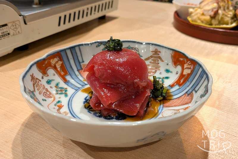 めしや鼓動の「奄美 本鮪のニラ醤油和え」