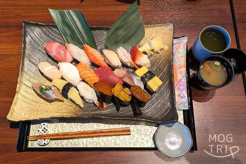 蛇の目寿司北広島店の「すぺしゃるにぎり 18貫」