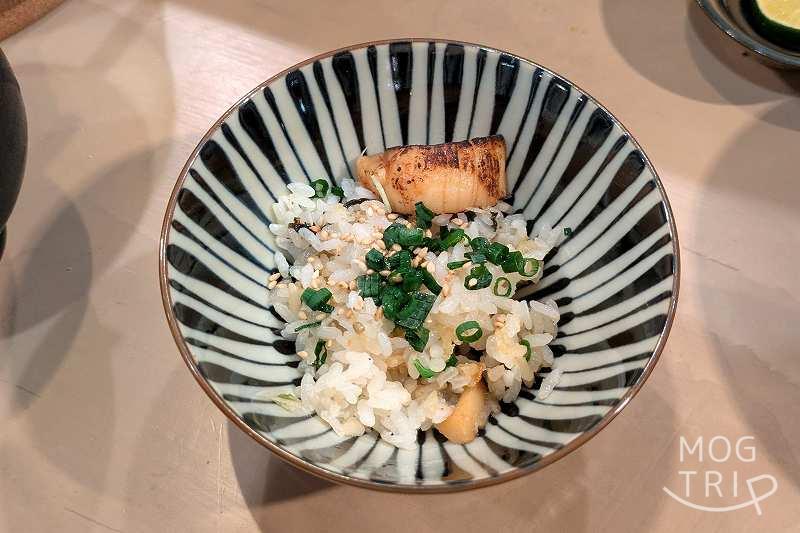 天ぷらと季節の皿吉旦の「焼帆立の土鍋ご飯」