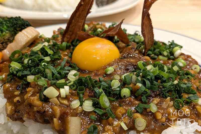 カレーの子くろしお大通店の「納豆キーマカレー」