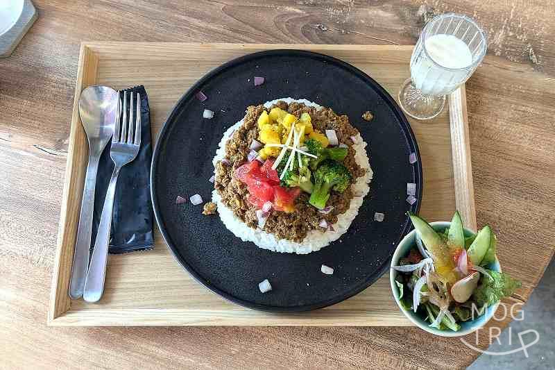 タバルサの「野菜ののったラムキーマカレー」