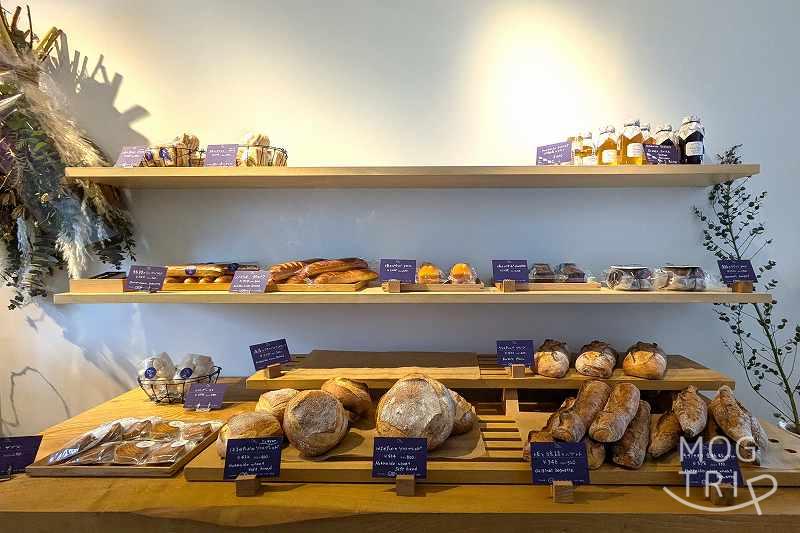 坂と線路とバゲットとの「店内の様子」