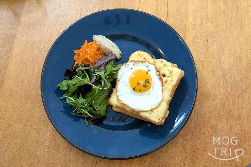 坂と線路とバゲットとの「クロックマダムセット(ランチのみ)」