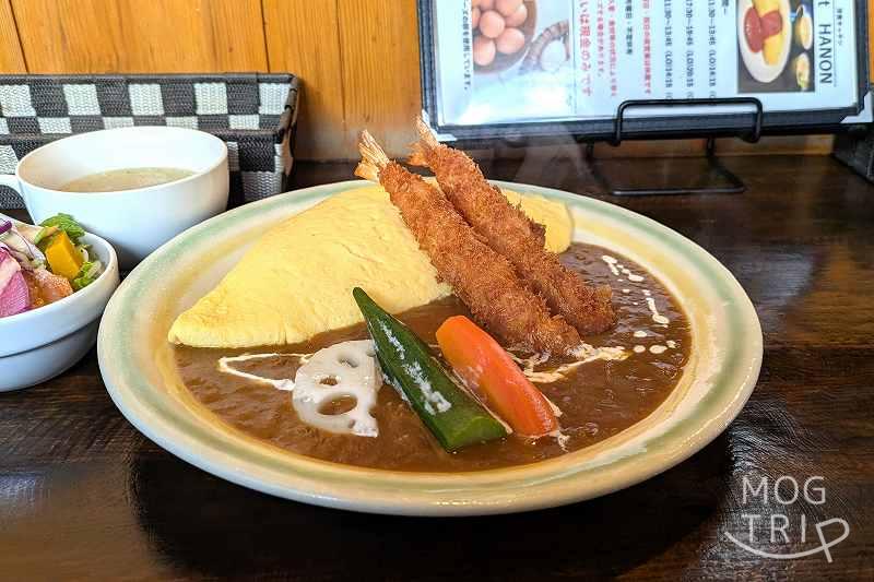 プティハノンの「エビフライカレーオムライス」