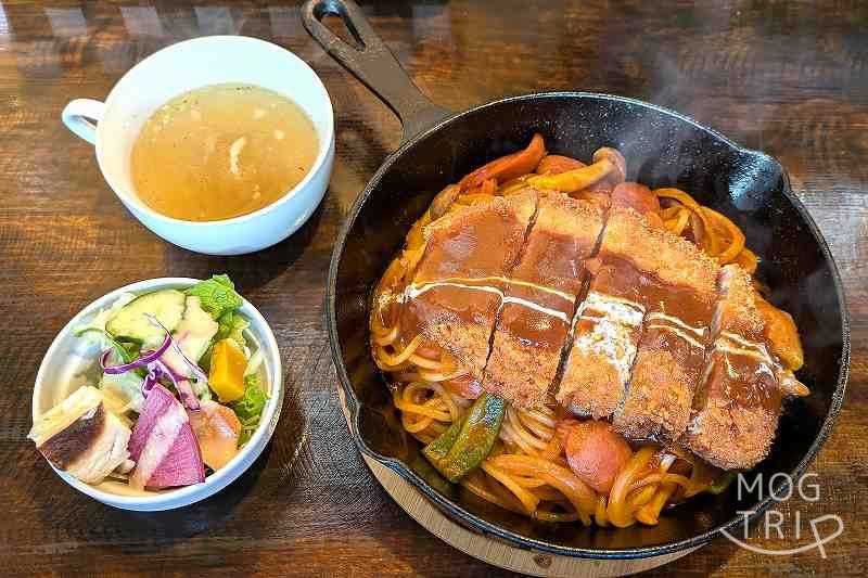 プティハノンの「スパカツナポリタン」