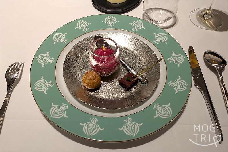 タテルヨシノ・ポルトムの「アミューズ・ブーシュ」