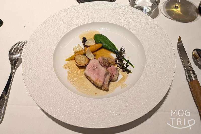 タテルヨシノ・ポルトムの「フランス産仔牛背肉のロティ そのジュのソース」