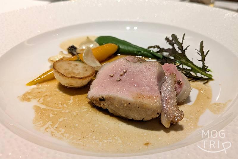 タテルヨシノ・ポルトムの「フランス産仔牛背肉のロティ そのジュのソース」