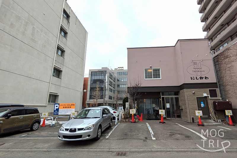 レストランにしかわの「店舗外観(裏側)」