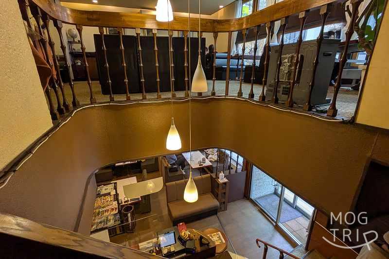 レストランにしかわの「店内の様子(階段)」